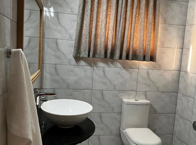 Western Ocean Breeze Self Catering Apartment *