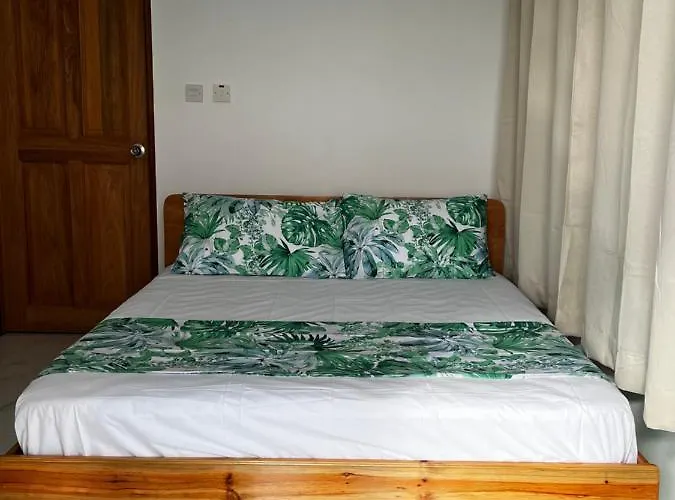 Western Ocean Breeze Self Catering Apartment *