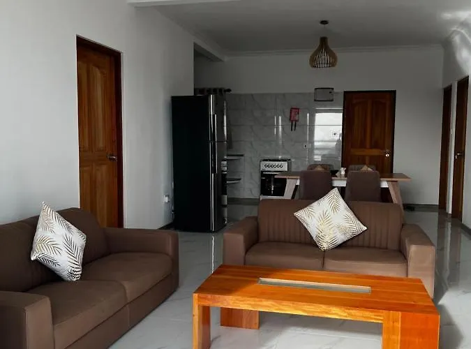Western Ocean Breeze Self Catering *