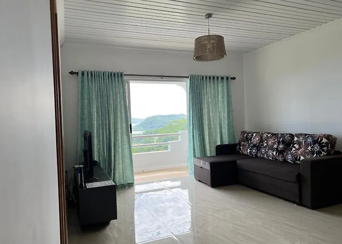 Western Ocean Breeze Self Catering Apartment *