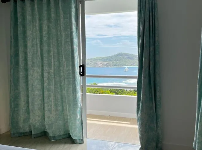 Western Ocean Breeze Self Catering *