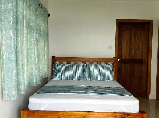 Western Ocean Breeze Self Catering Apartment Victoria