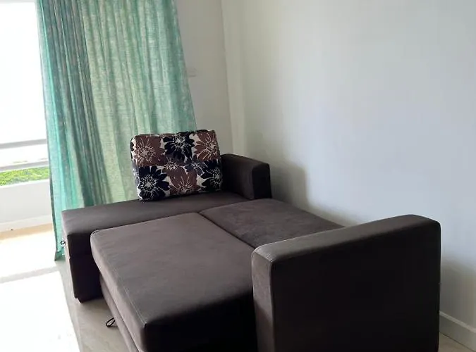 Western Ocean Breeze Self Catering * Victoria
